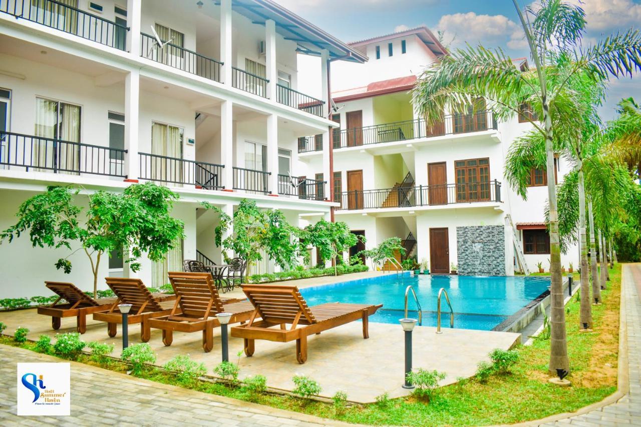 Hotel Summer Haven Полоннарува Экстерьер фото