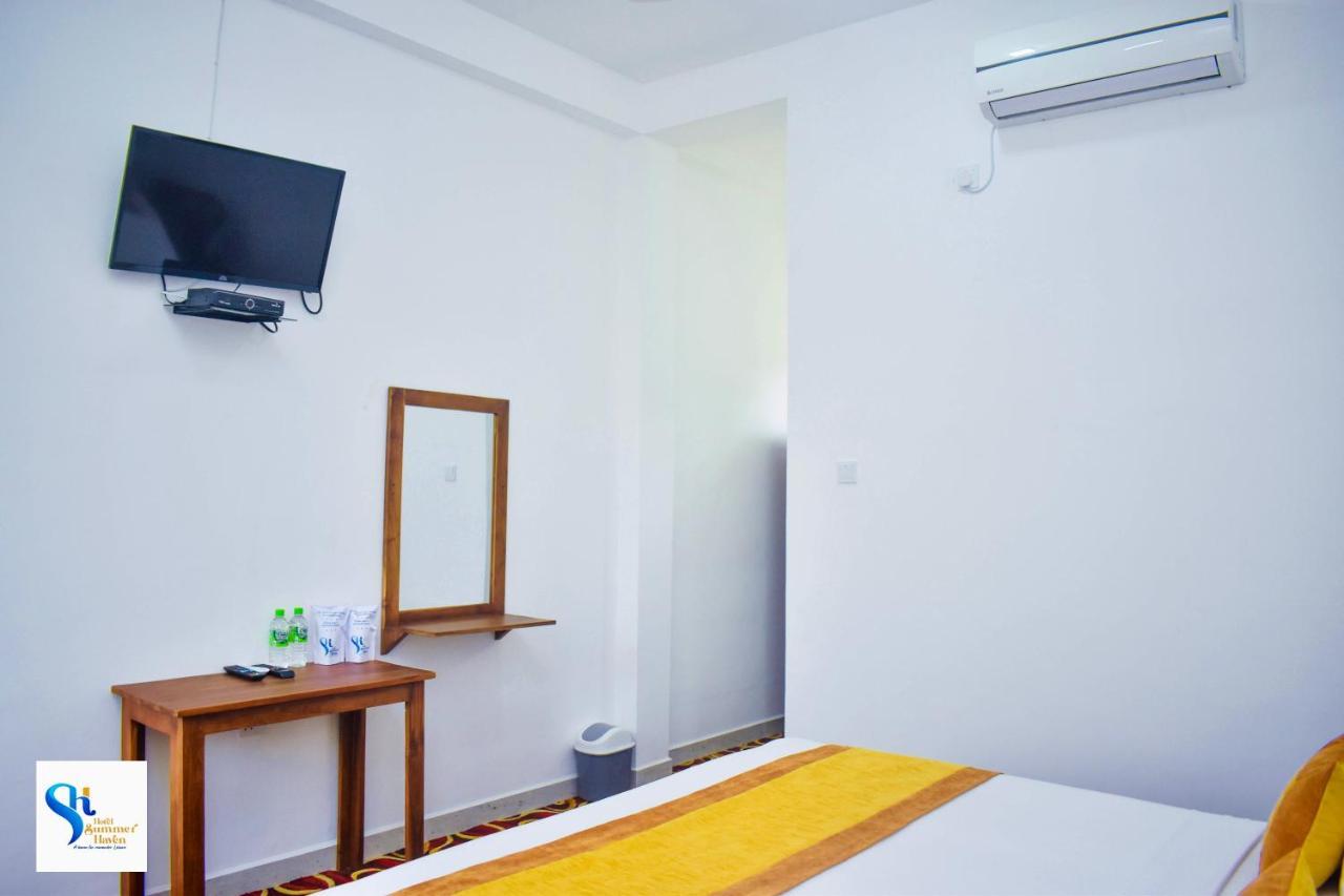 Hotel Summer Haven Полоннарува Экстерьер фото