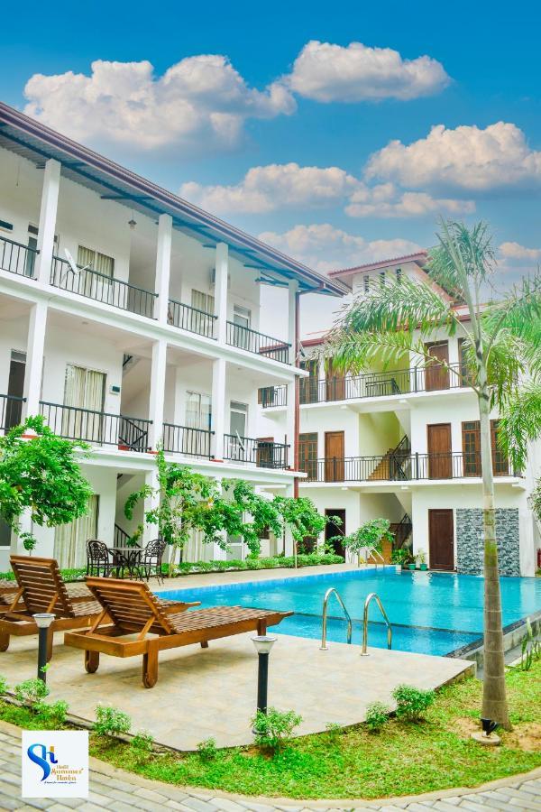 Hotel Summer Haven Полоннарува Экстерьер фото
