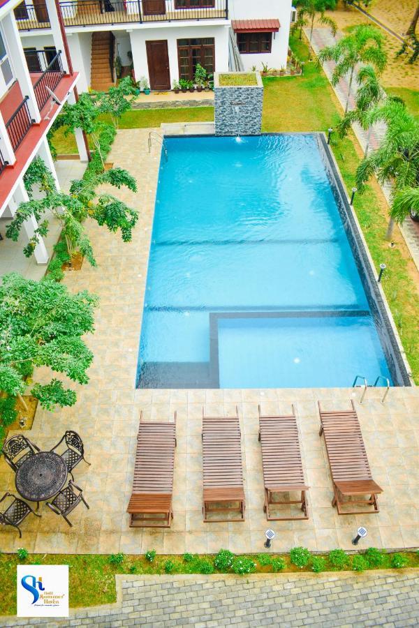Hotel Summer Haven Полоннарува Экстерьер фото