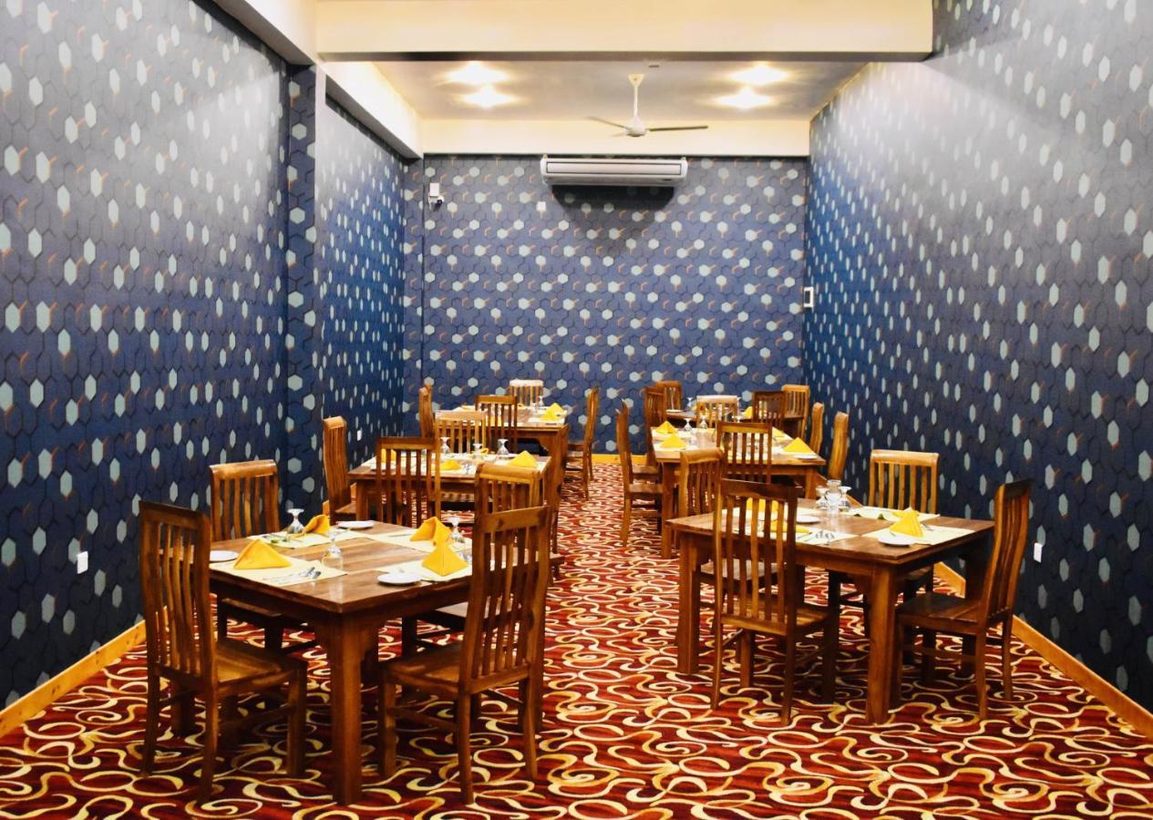 Hotel Summer Haven Полоннарува Экстерьер фото