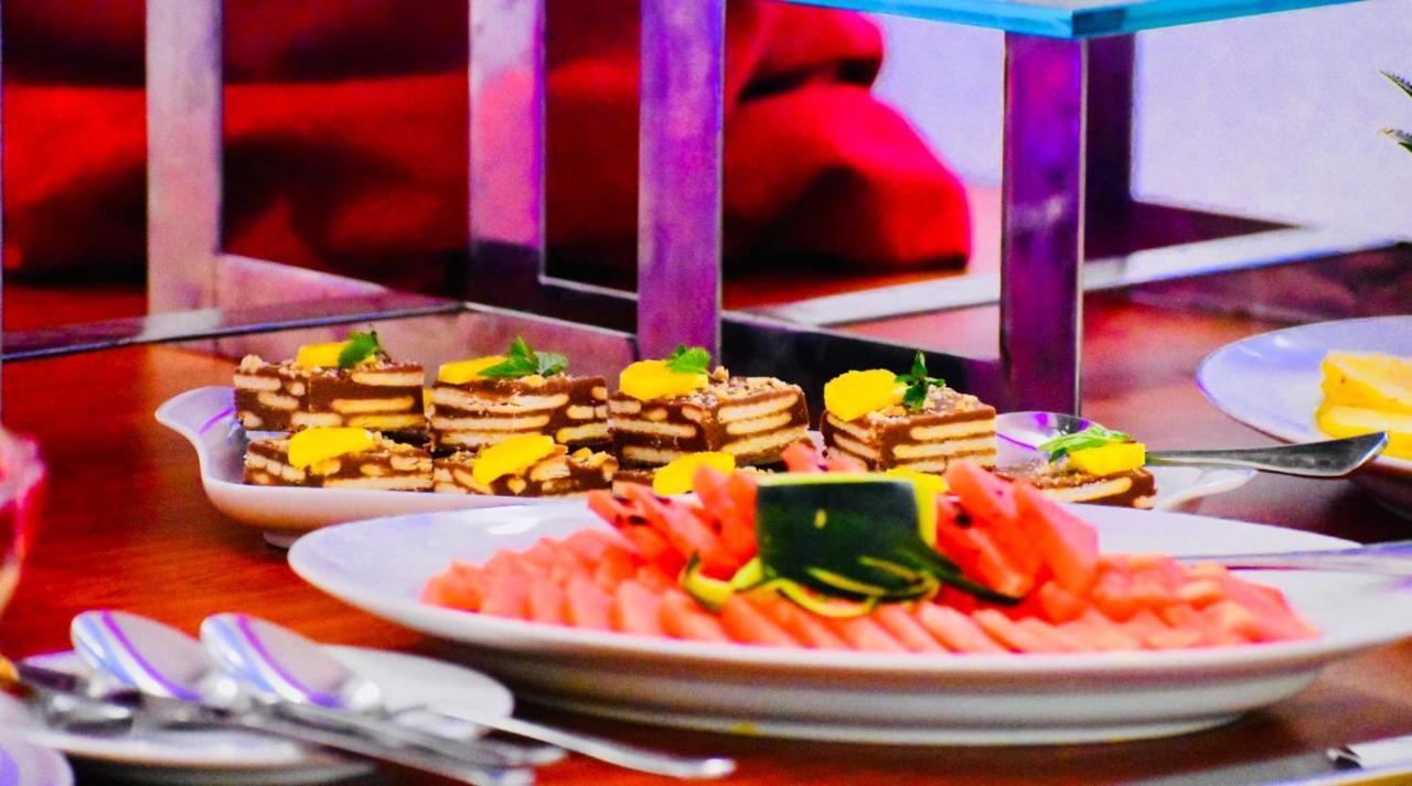Hotel Summer Haven Полоннарува Экстерьер фото