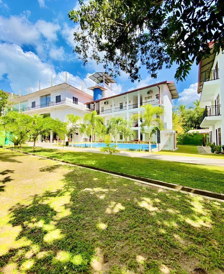 Hotel Summer Haven Полоннарува Экстерьер фото