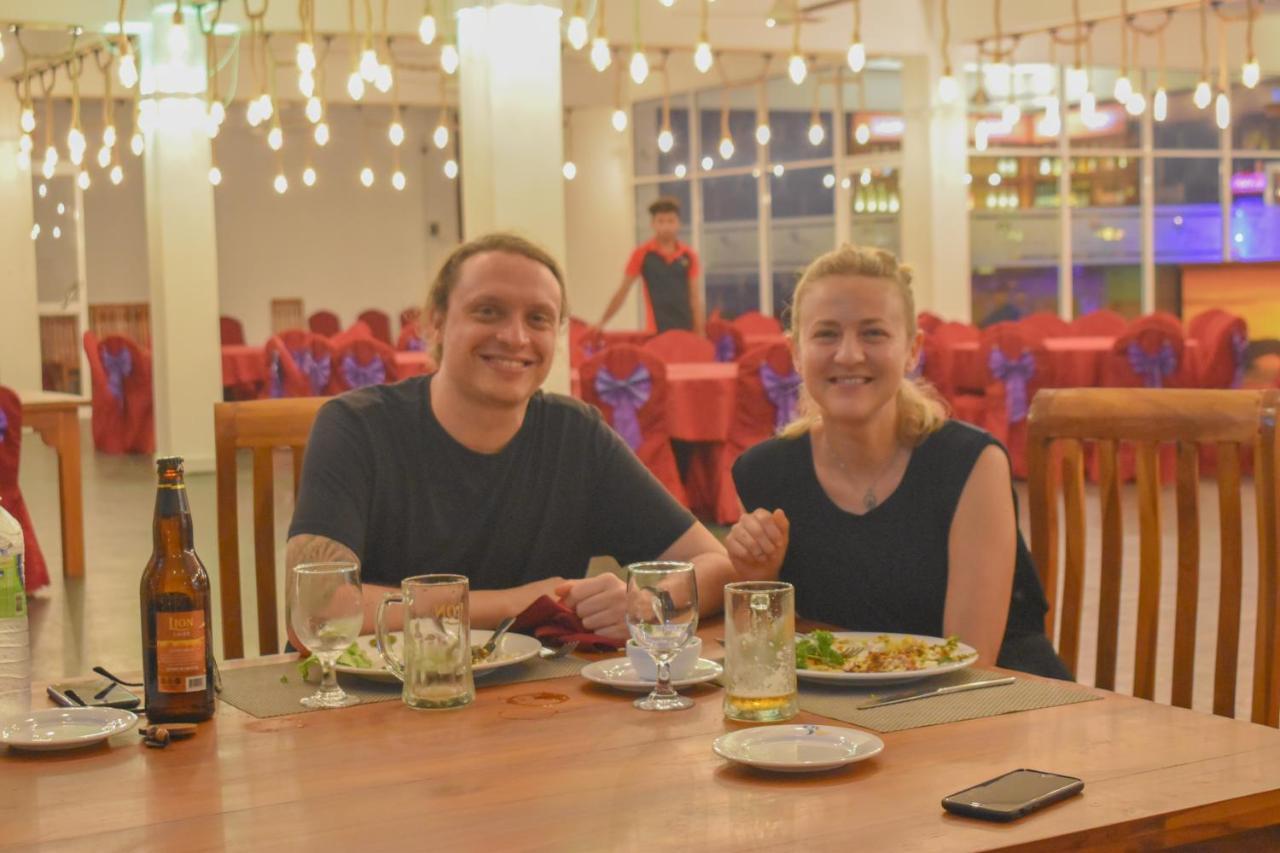 Hotel Summer Haven Полоннарува Экстерьер фото